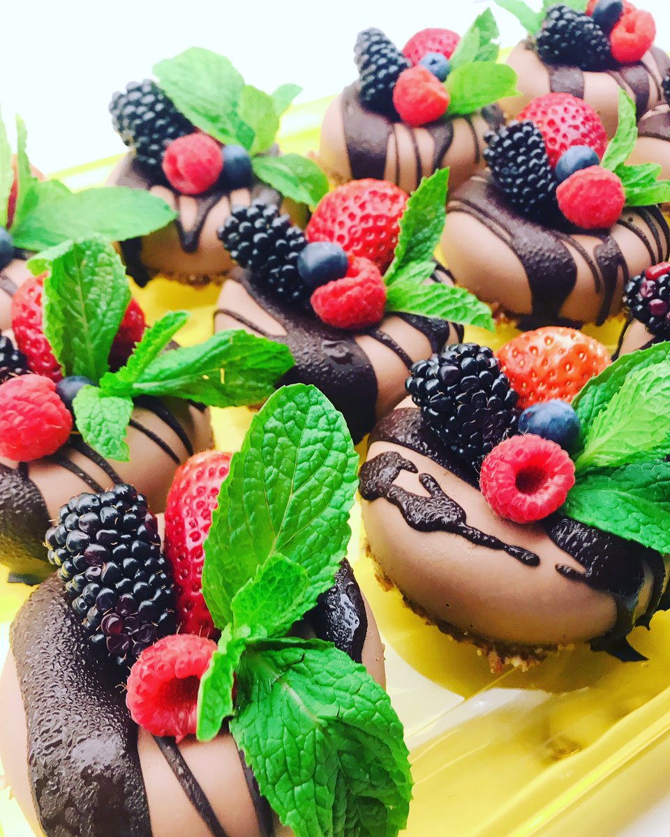 Hugo_Uys's tweet photo. Sugar FREE Dairy FREE Gluten FREE Chocolate Cheese cake! Who said healthy cannot be DELICIOUS! https://t.co/j7Ss8GqtVg