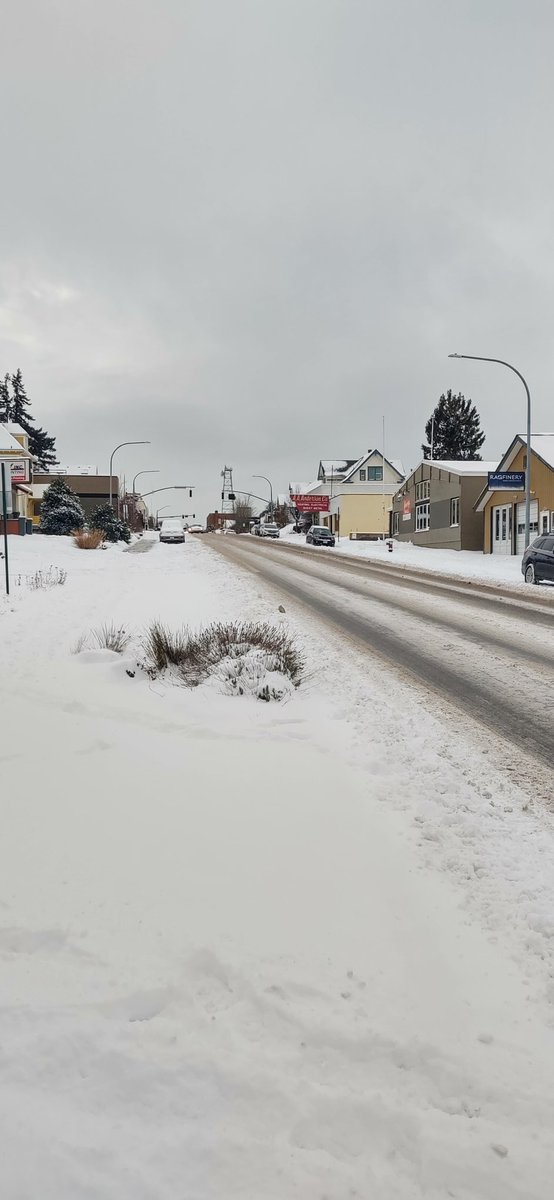 WesternAlerts's tweet photo. Western Weather Alert: We have decided to close school today (Jan 16th) because we have figured out that we still get the same amount of tuition and fees from you if we work or not... Thanks for your cooperation. https://t.co/8Ax1AZX5mt