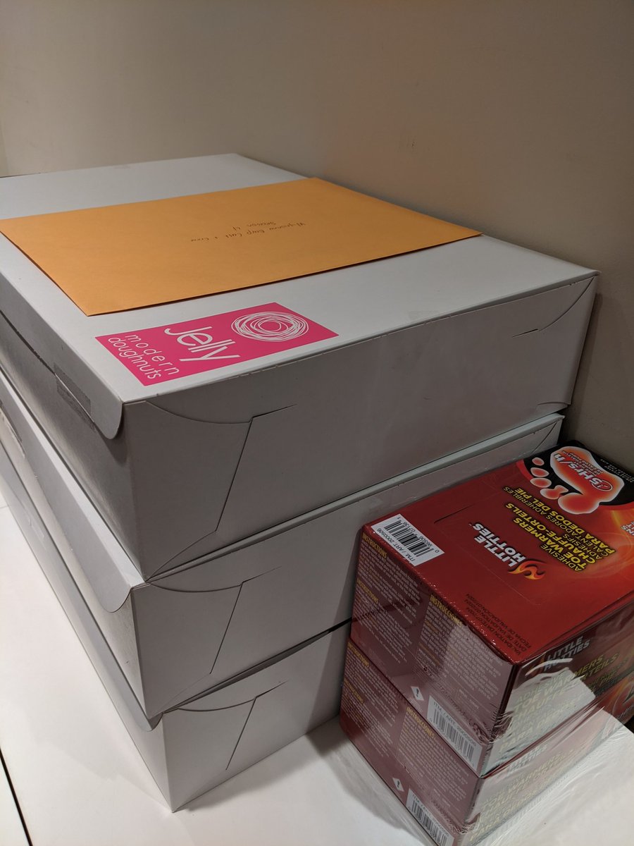 SEVEN24films's tweet photo. Thank you to the amazing #YYCEarpers who brought doughnuts and handwarmers for the cast and crew 😭😭😭
They will be on set shortly! https://t.co/40m6pSzitt