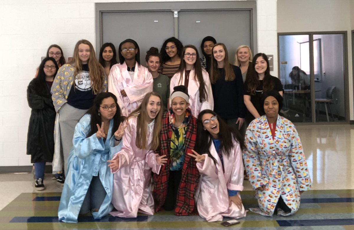 away_quay's tweet photo. Apparel two finished their robes today! #collars #setinsleeves #patchpocket https://t.co/D5Tab7Xnzy