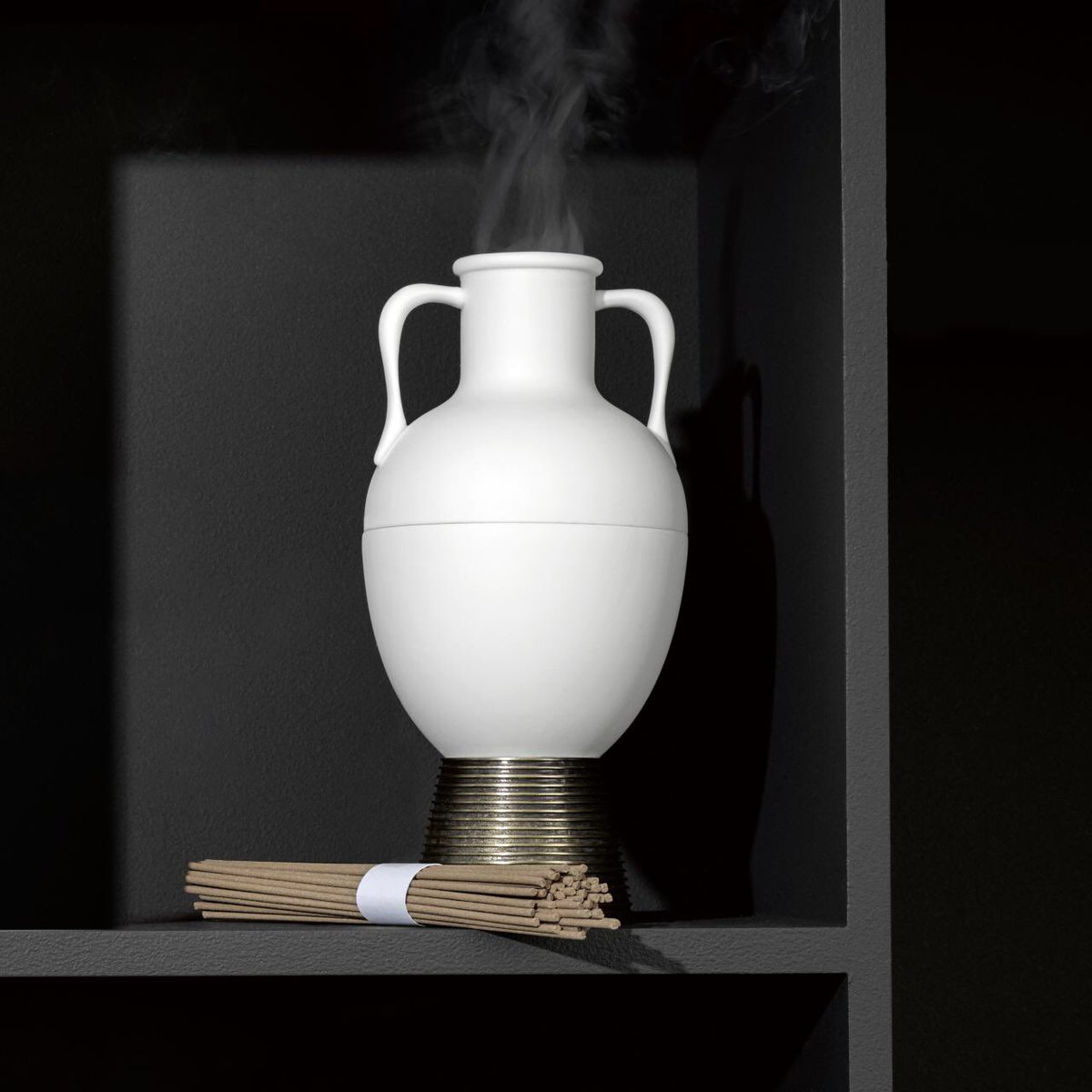 JoyeriaGerais's tweet photo. Aromas de elegancia y sofisticación para tu vida con el portainciensos Amphora de @lobjet. Conoce más en nuestras boutiques
 
#Caracas #Joyeria #Relojes #Lujo #LuxuryLife #Watches #MustHave #Gerais #LuxuryBrand #WatchtoWatch #thegoodlife #diamonds #jewelry https://t.co/a0Zr07wU7n