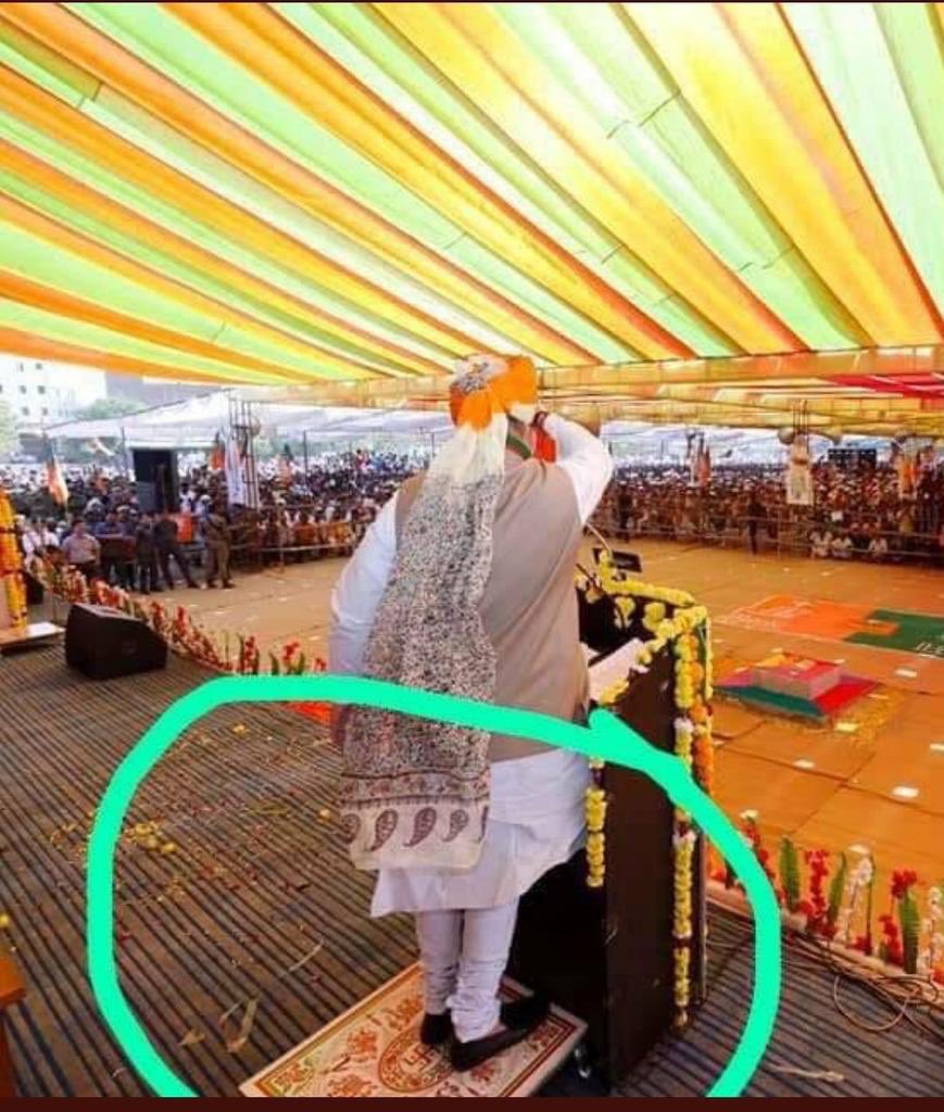 dhruv_rathee's tweet photo. Many Bhakts have problem identifying this difference. Please get your eyes checked if you can't spot the difference   

LEFT PIC - Amit Shah degrading Hindu Swastika 

RIGHT PIC - Poster degrading Nazi symbol https://t.co/QJtfYkBVaS