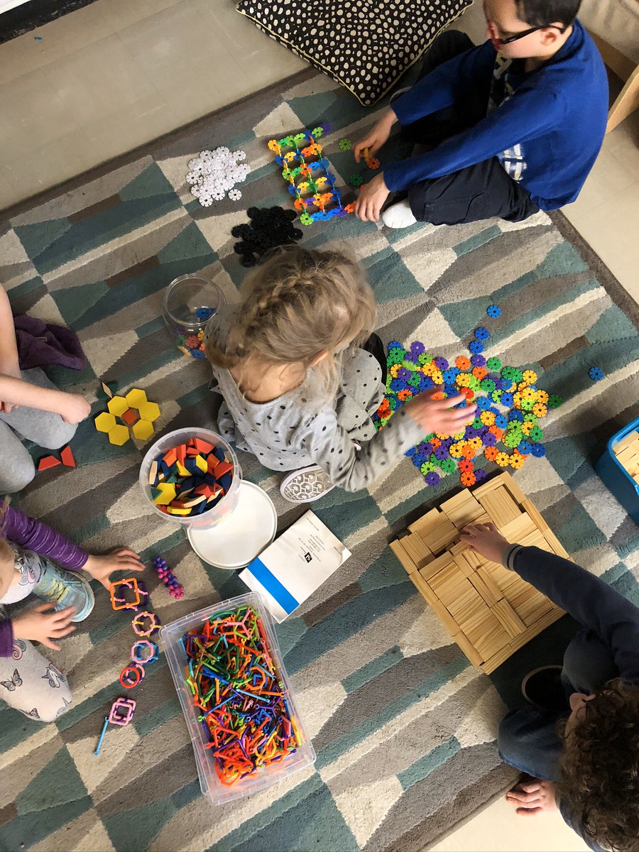 MissBotterill's tweet photo. Staying warm and being creative is how we are spending our recesses this week! #IndoorRecess #LittleEngineers #GradeOne #EIPSLearns #EIPSTeaches @BrentwoodEIPS https://t.co/hsYb7RP8sb