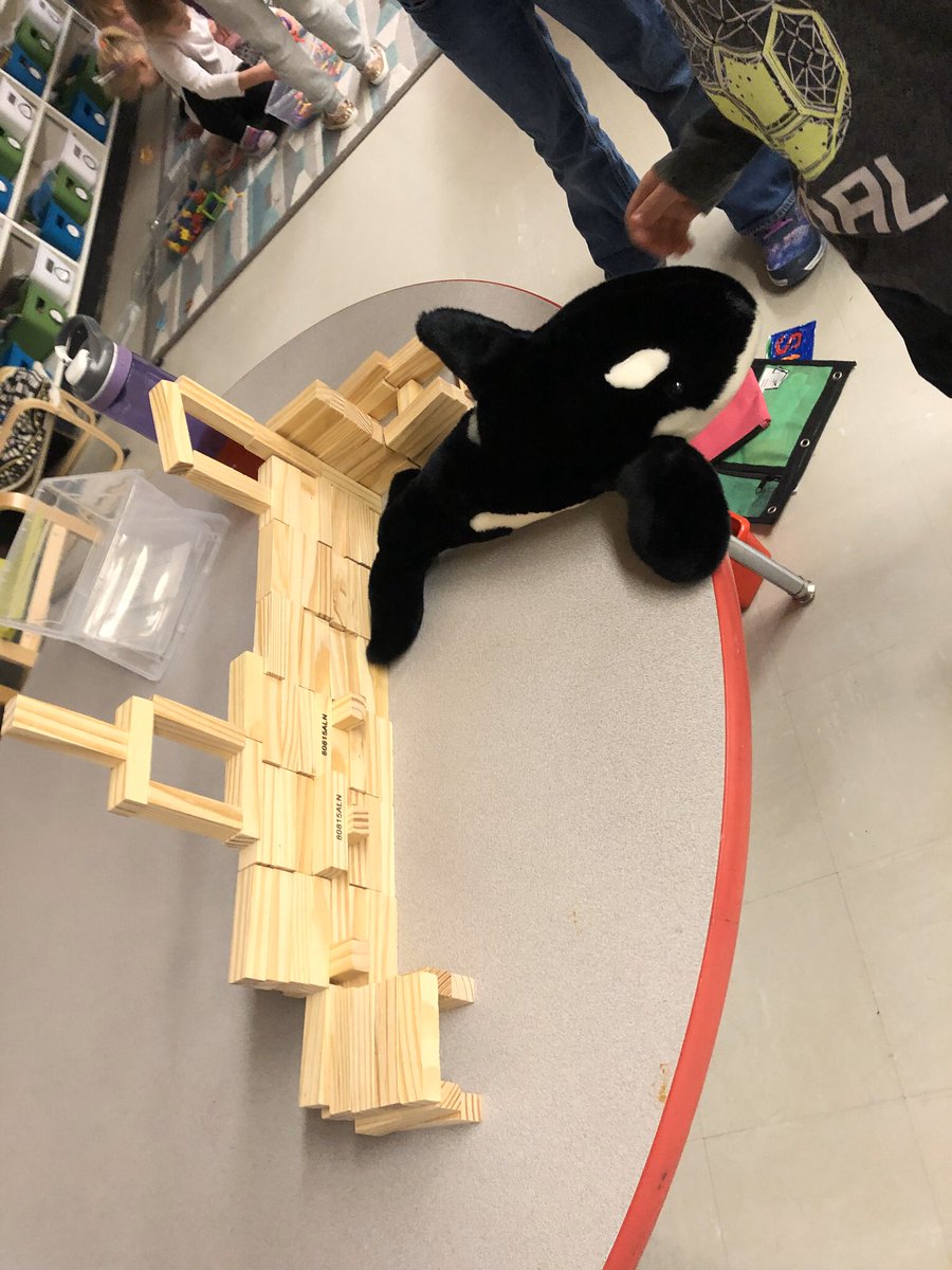 MissBotterill's tweet photo. Staying warm and being creative is how we are spending our recesses this week! #IndoorRecess #LittleEngineers #GradeOne #EIPSLearns #EIPSTeaches @BrentwoodEIPS https://t.co/hsYb7RP8sb