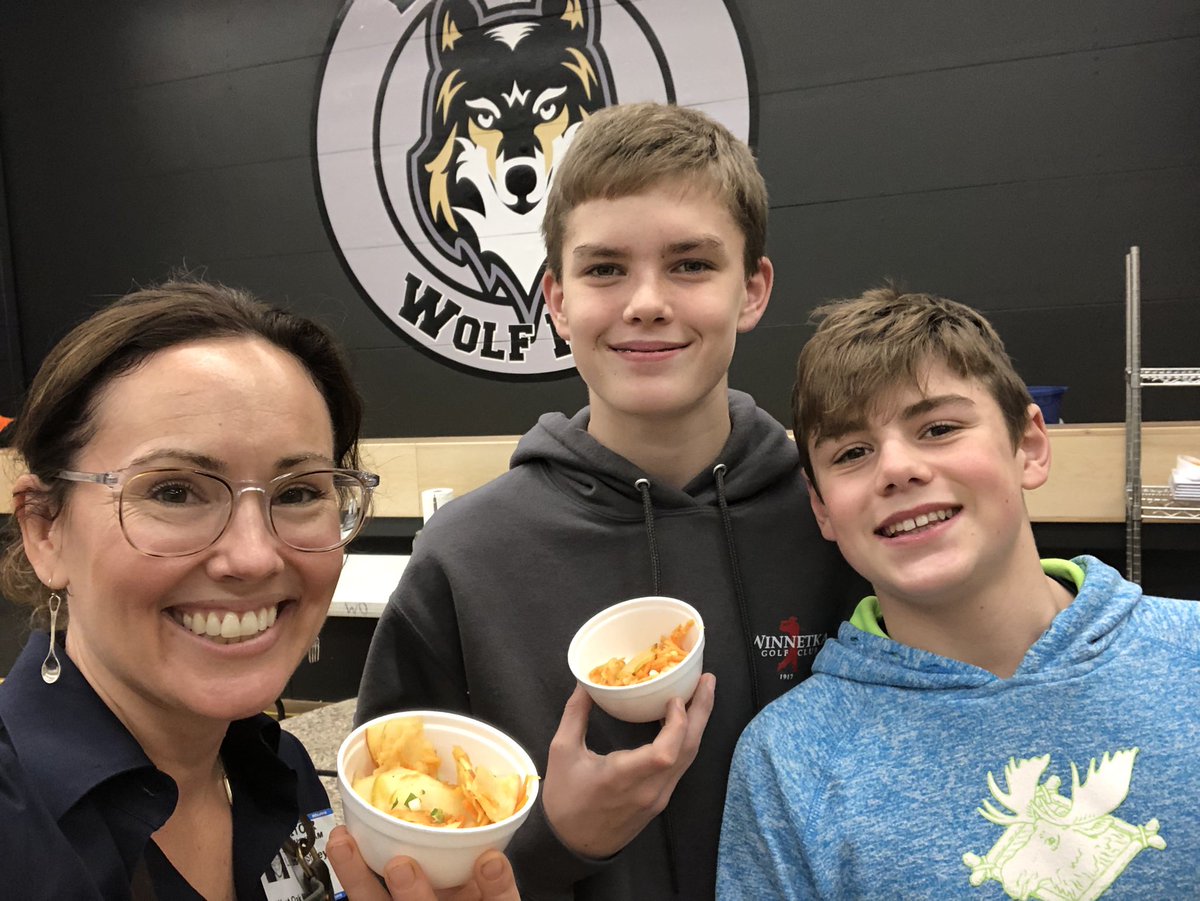 morgutsmorglory's tweet photo. Hey hey! Why you should become a @ChefAnnFnd #parentadvocate today! Plus Check out what @DLDistrict76 #chefstastingtable has been up to this school year! #schoolwellness #realschoolfood #d76diamonds https://t.co/HkGnfvzxd4