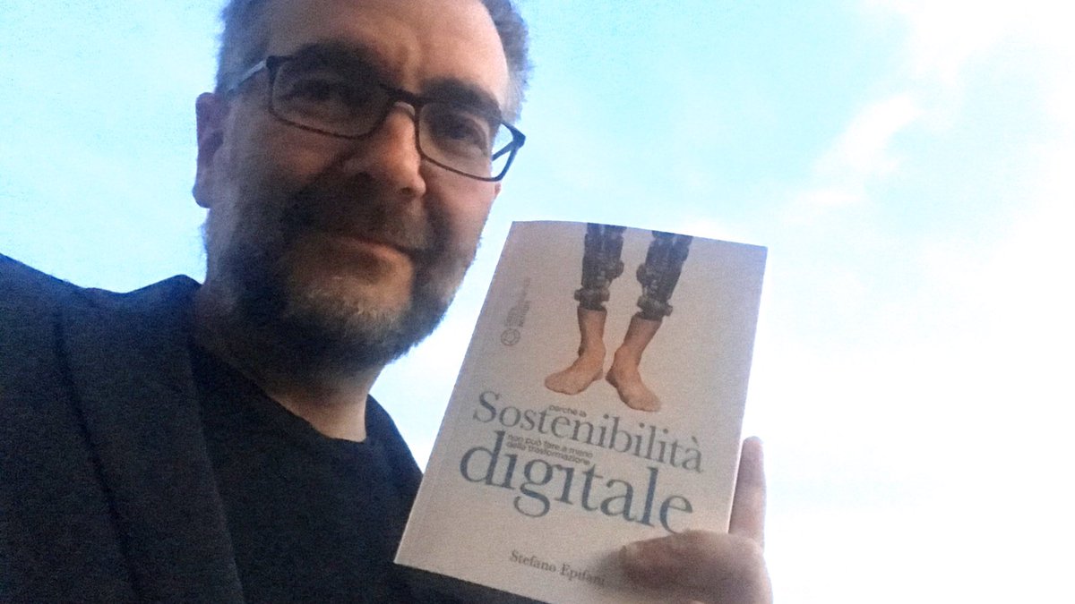 Stringere la prima copia è sempre emozionante ma stavolta, per tanti motivi, lo è stato di più. In #SostenibilitàDigitale c’è molto di me e di ciò che penso su un tema centrale: come e perché le tecnologie possano aiutarci a costruire un futuro migliore. sostenibilitadigitale.com