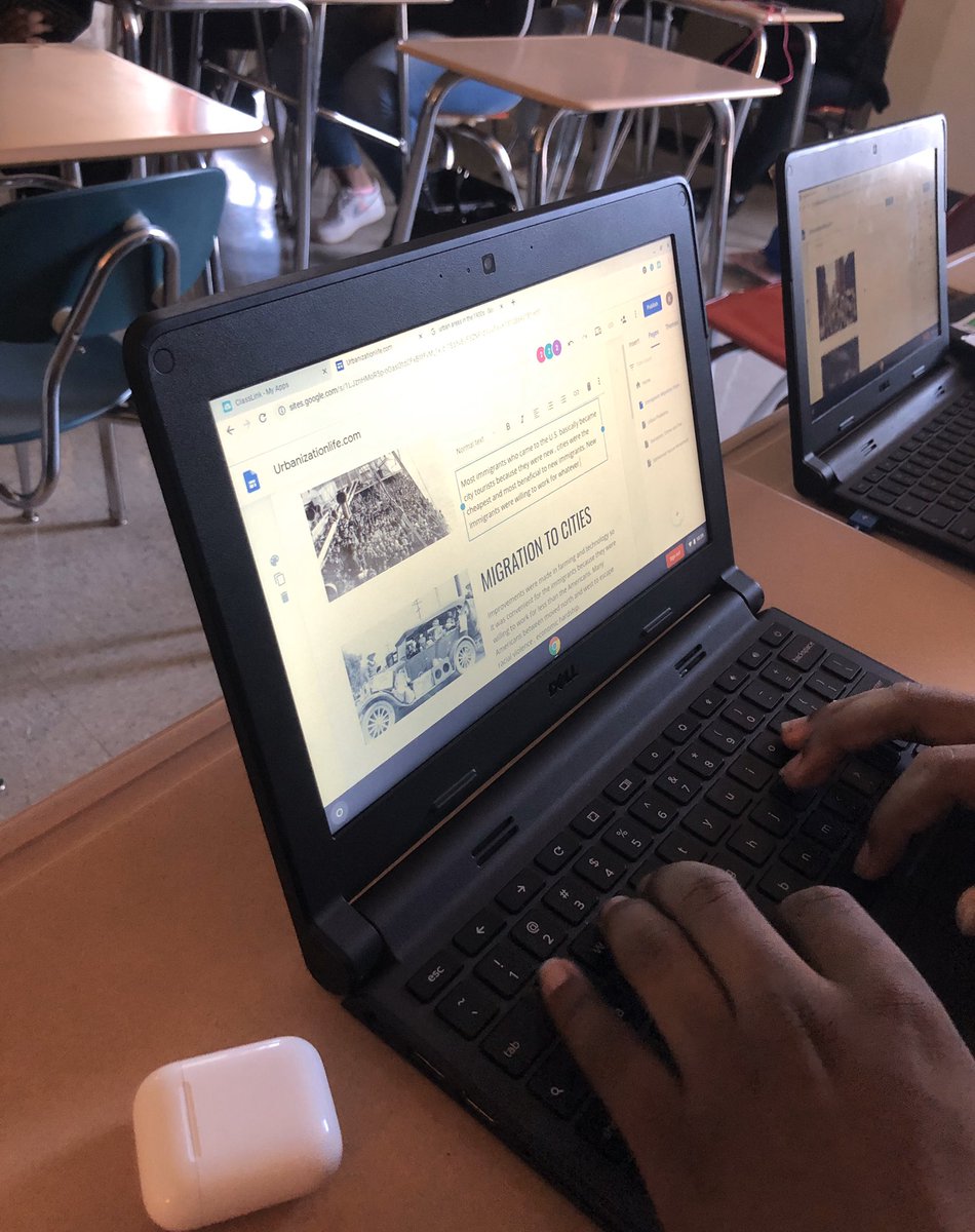 U.S. History classes hard at work making websites as learning tools for their classmates! #studentslead #richinstudentsuccess <a href="/leviishaney/">LeViis Haney, Ed.D</a> <a href="/Dr_LApplewhite/">Dr. LaTonya Applewhite</a> <a href="/RichCentralHS/">Rich Central High School</a>