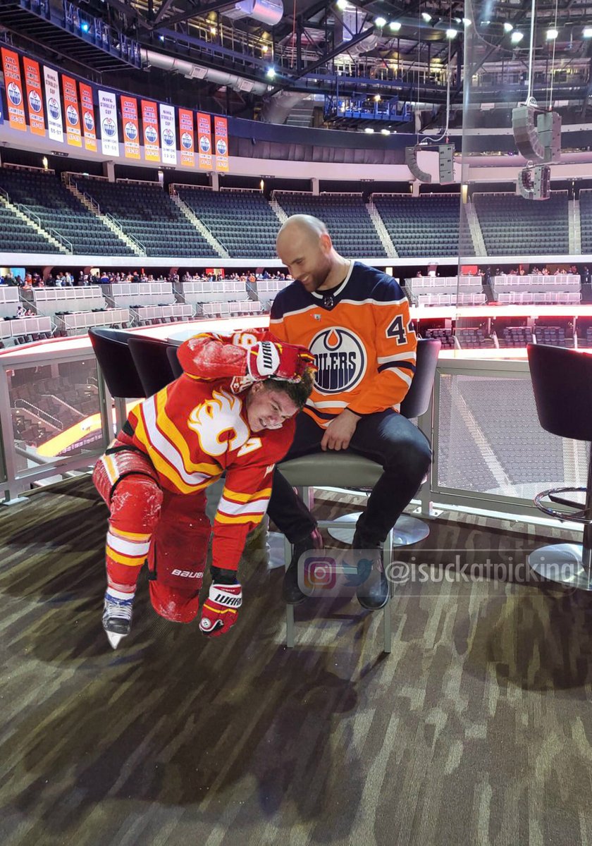 Isuckatpicking's tweet photo. Picture day at Rogers Place is always a special event.  Wonderful picture. #Oilers #NHL https://t.co/BNaqfhZYMT