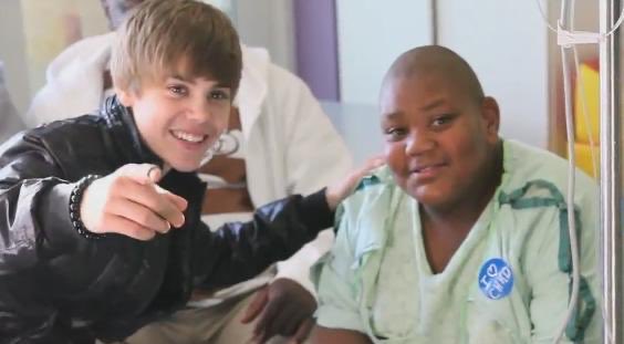 •٢٠١٠
•اصدر جاستن اغنية وميوزك فيديو “Pray” وزار المحتاجين والمتضررين وطلب من المعجبين والناس تصلي و...