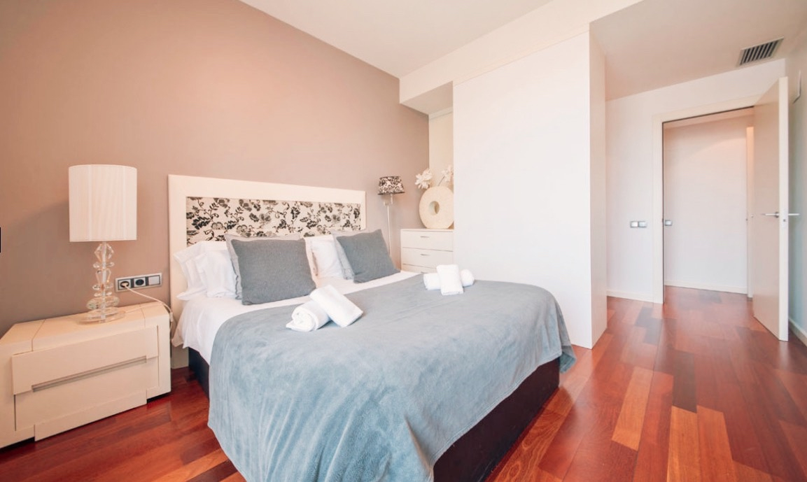 YouStylish's tweet photo. Check out our quiet city center apartment with a balcony #YSB146 

It is perfect for a couple who is willing to have a peaceful, yet central vacation in the beautiful Barcelona! 🌞 https://t.co/dVeWGvT6TK