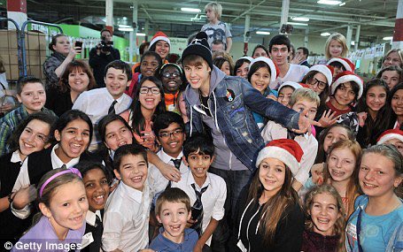 •٢٠١١
•زار جاستن عربات الطعام في كندا لأن في طفولته الصعبة كان يحصل على الطعام عن طريقها وأحضر شاحنا...