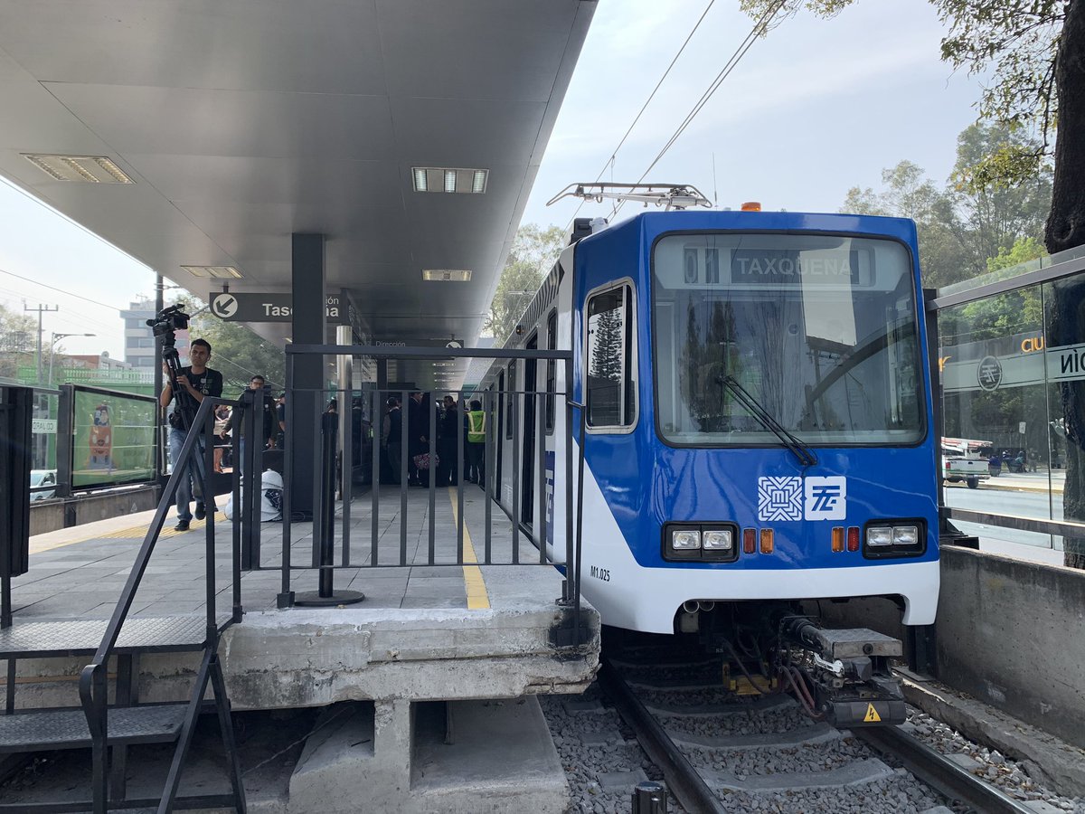 STECDMX's tweet photo. La Jefa de Gobierno @Claudiashein en recorrido de supervisión y entrega de trabajos de mantenimiento mayor a vías del Tren Ligero https://t.co/6K6x7VNAPo