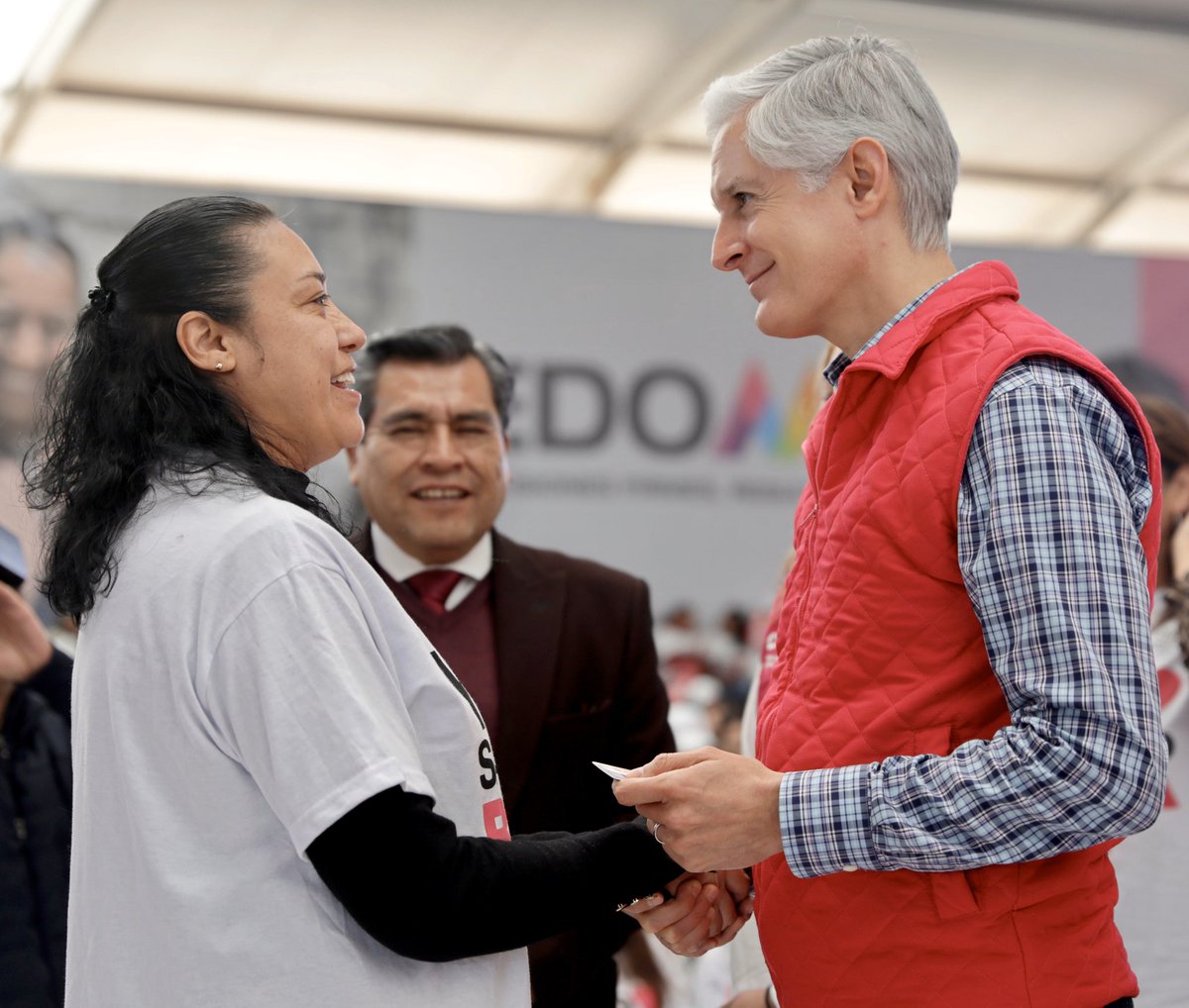 alfredodelmazo's tweet photo. Iniciamos las entregas del #SalarioRosa de 2020, con las mujeres fuertes de #CuautitlánIzcalli. Venimos a reconocer su trabajo, sus convicciones y el cariño con el que todos los días, cuidan de sus familias. https://t.co/5ErbaJGS8y