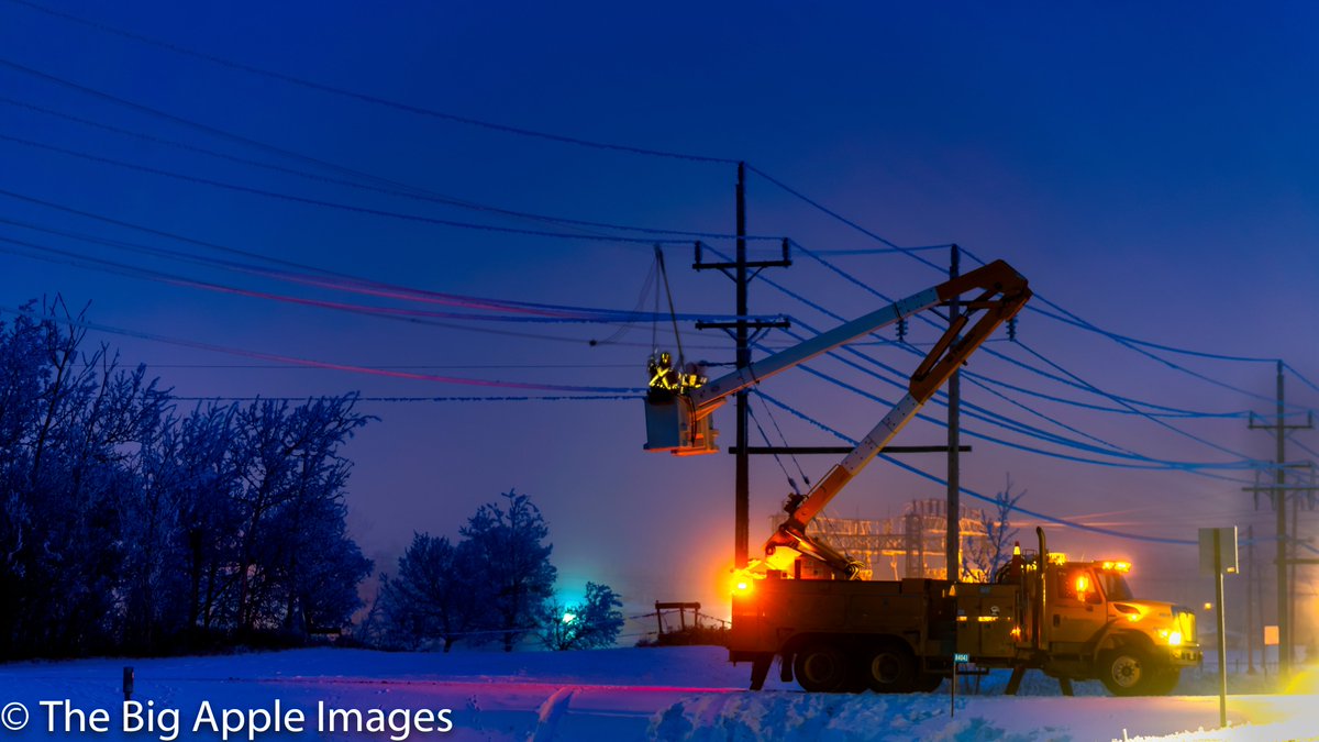 manitobahydro's tweet photo. We'll turn you on 💡

#SeduceSomeoneInFourWords https://t.co/RJ2menGv6q