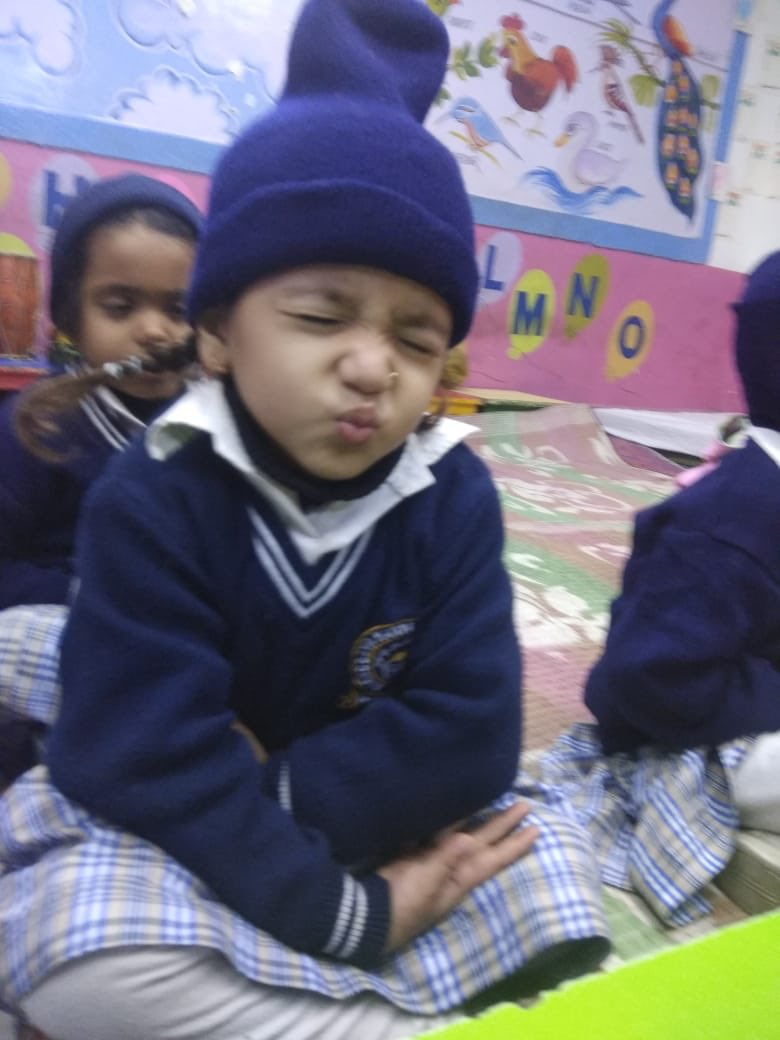 msisodia's tweet photo. दिल्ली के सरकारी स्कूलों में बच्चों के मेडिटेशन की आज सुबह की की ये तस्वीरें....कितना सकून देतीं हैं! 

हमने स्कूलों में रोज़ाना ध्यान की क्लास (mindfulness meditation) शुरू कराई है. नर्सरी से 12वीं क्लास के 16 लाख बच्चे रोज़ाना अपना दिन मेडिटेशन से शुरू करते हैं. https://t.co/kIBFyvYmFQ