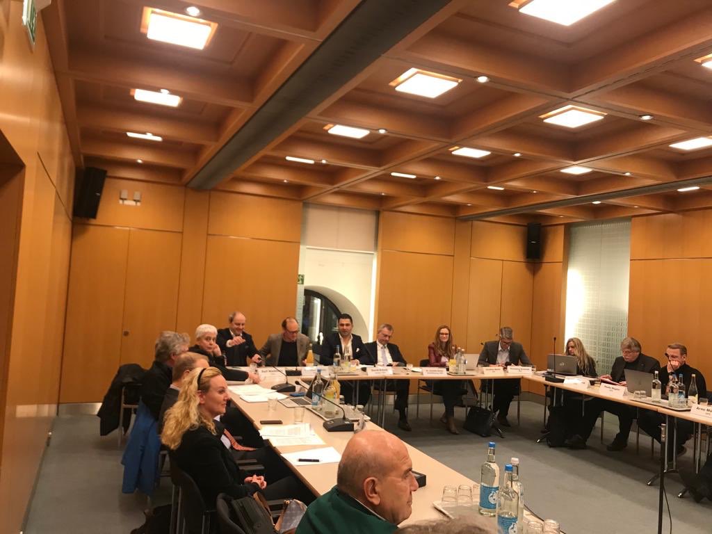 Heute war meine letzte Sitzung als Vorsitzender des Wirtschaftsausschusses der Hamburgischen #Bürgerschaft vor der #Wahl2020.
Ich bedanke mich bei allen #Fraktionskollegen, dem #Senat und der #Bürgerschaftskanzlei für die konstruktive Zusammenarbeit in den letzten fünf Jahren. 💪