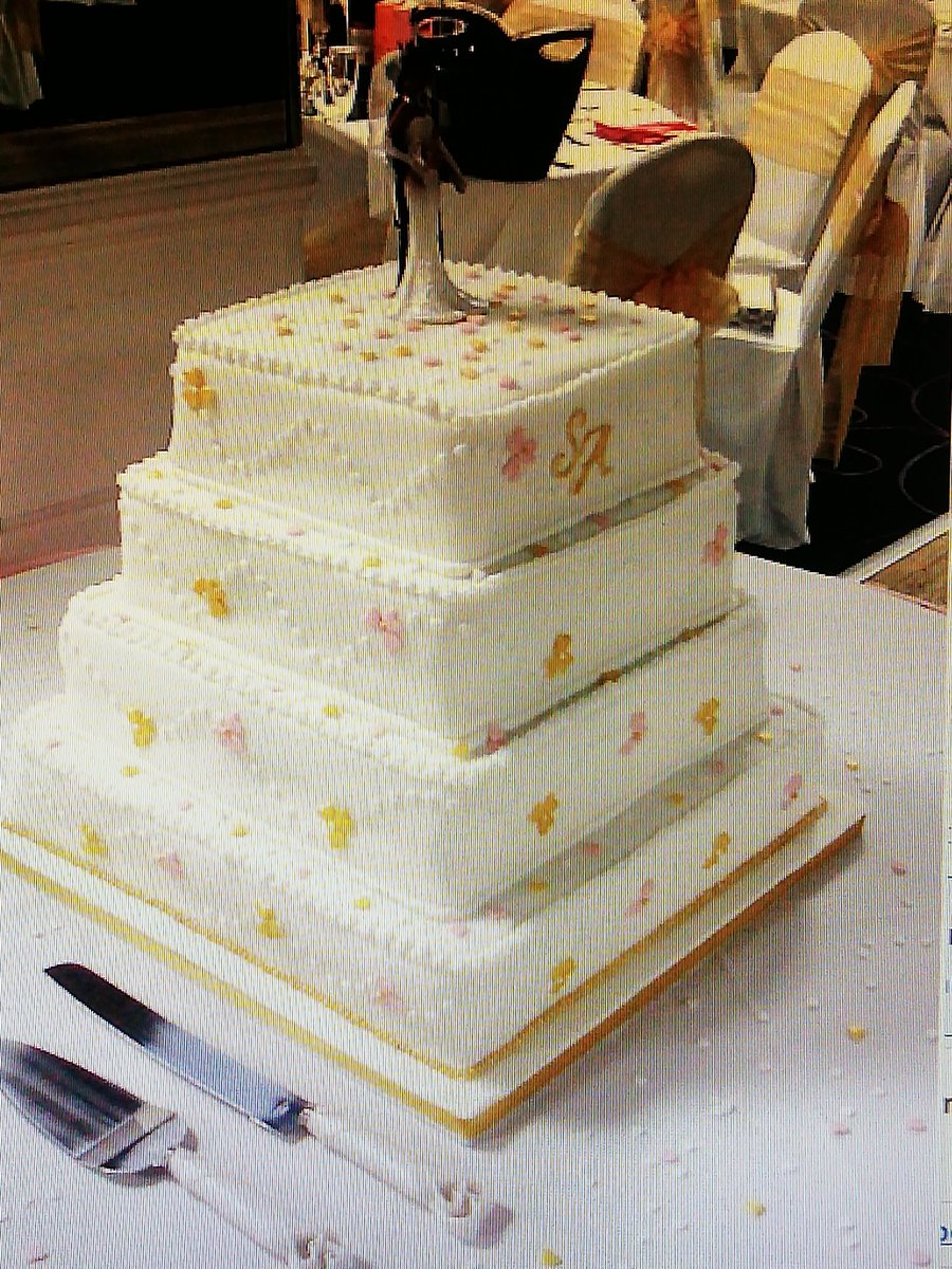 #SeduceSomeoneInFourWords
Juicy Fruit Cake Anyone 😁