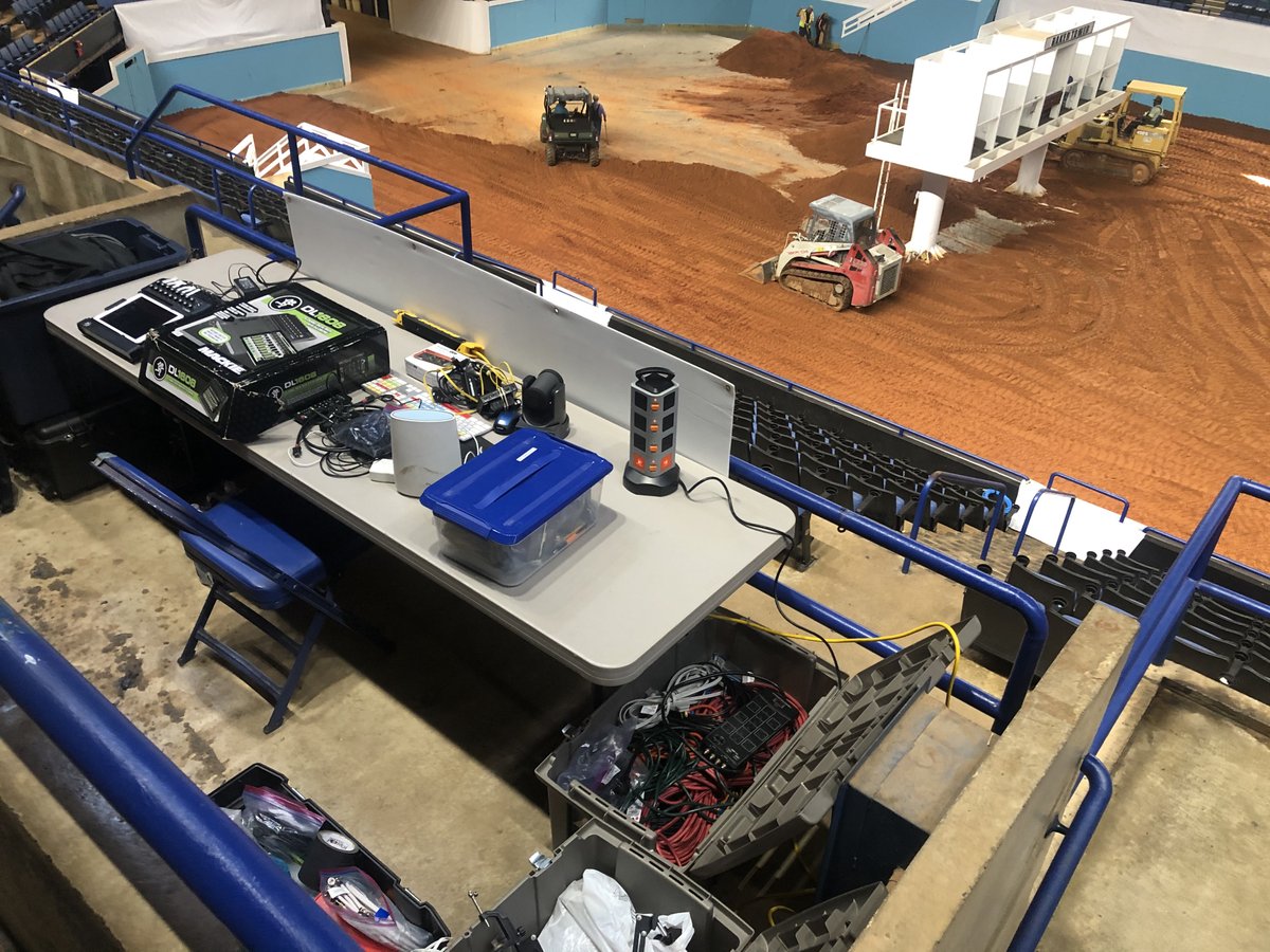 PHorseCentral's tweet photo. Getting to work at #augustafuturity 2020. CHC is in the house!
#southernhospitality #cuttininthesouth #reddirt #cuttinghorses #equestrianevents #jamesbrownarena #augusta https://t.co/dA7uWsART5