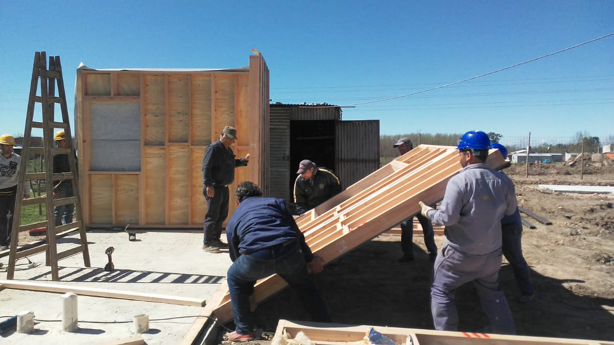 cnctargentina's tweet photo. #Repaso2019
AVANCE DE OBRA EN ENTRE RIOS
Cooperativistas se capacitaron y ahora comienzan con la construcción de viviendas de madera.
https://t.co/kjyZil8k8R https://t.co/UMsA4XTFZi