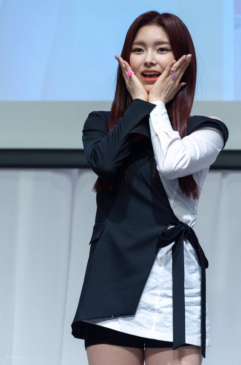 k_Winter_path's tweet photo. 200111 
드림노트 팬사인회

#드림노트 #DreamNote 
#ドリームノート⠀
#Eunjo #ウンジョ #은조
@iMe_Dreamnote https://t.co/4vBgifMLGV