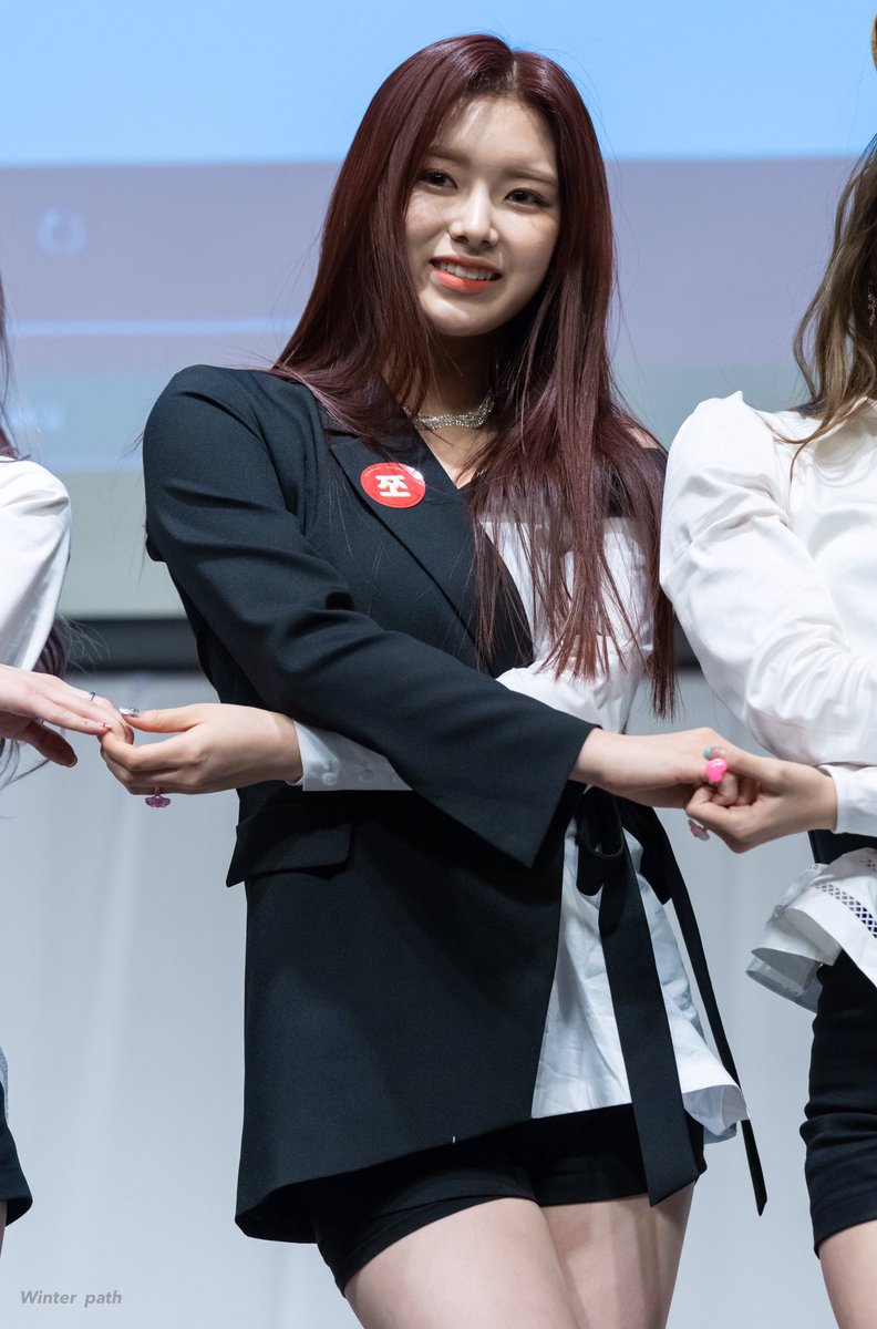 k_Winter_path's tweet photo. 200111 
드림노트 팬사인회

#드림노트 #DreamNote 
#ドリームノート⠀
#Eunjo #ウンジョ #은조
@iMe_Dreamnote https://t.co/4vBgifMLGV