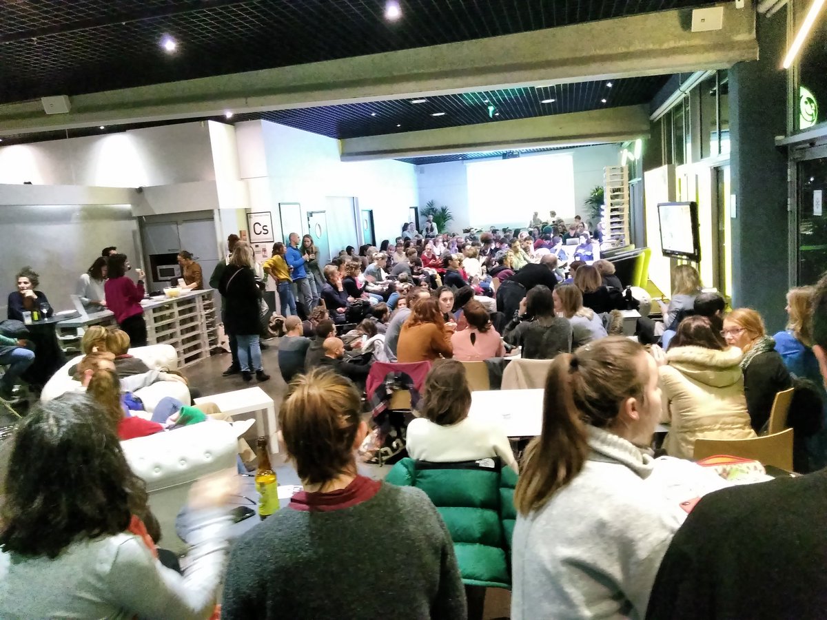 Du monde, du monde, du monde pour le premier #happyhour de l'année <a href="/capsciences/">Cap Sciences</a> avec <a href="/USBEKetRICA/">Usbek & Rica</a> La question du jour : faut-il arrêter de manger de la viande ?