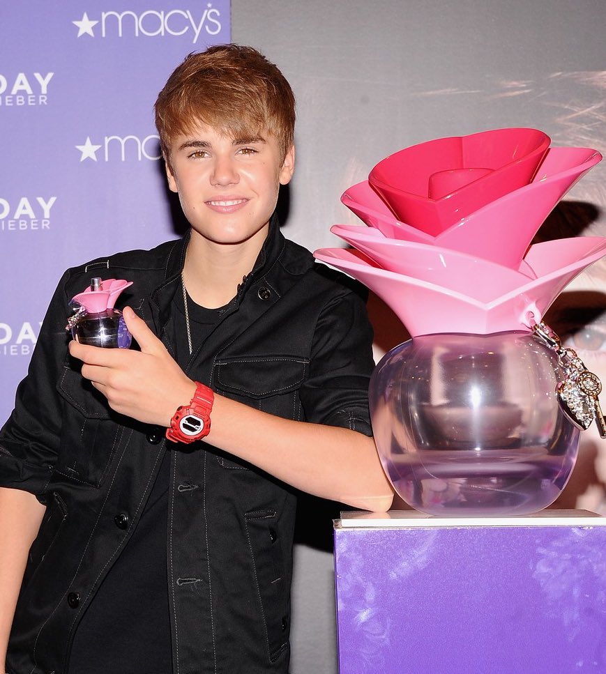 •٢٠١١
•أصدر جاستن أول عطر له وصار من أفضل العطور مبيعًا في كل الاوقات و تبرع بجزء كبير من العائدات إ...