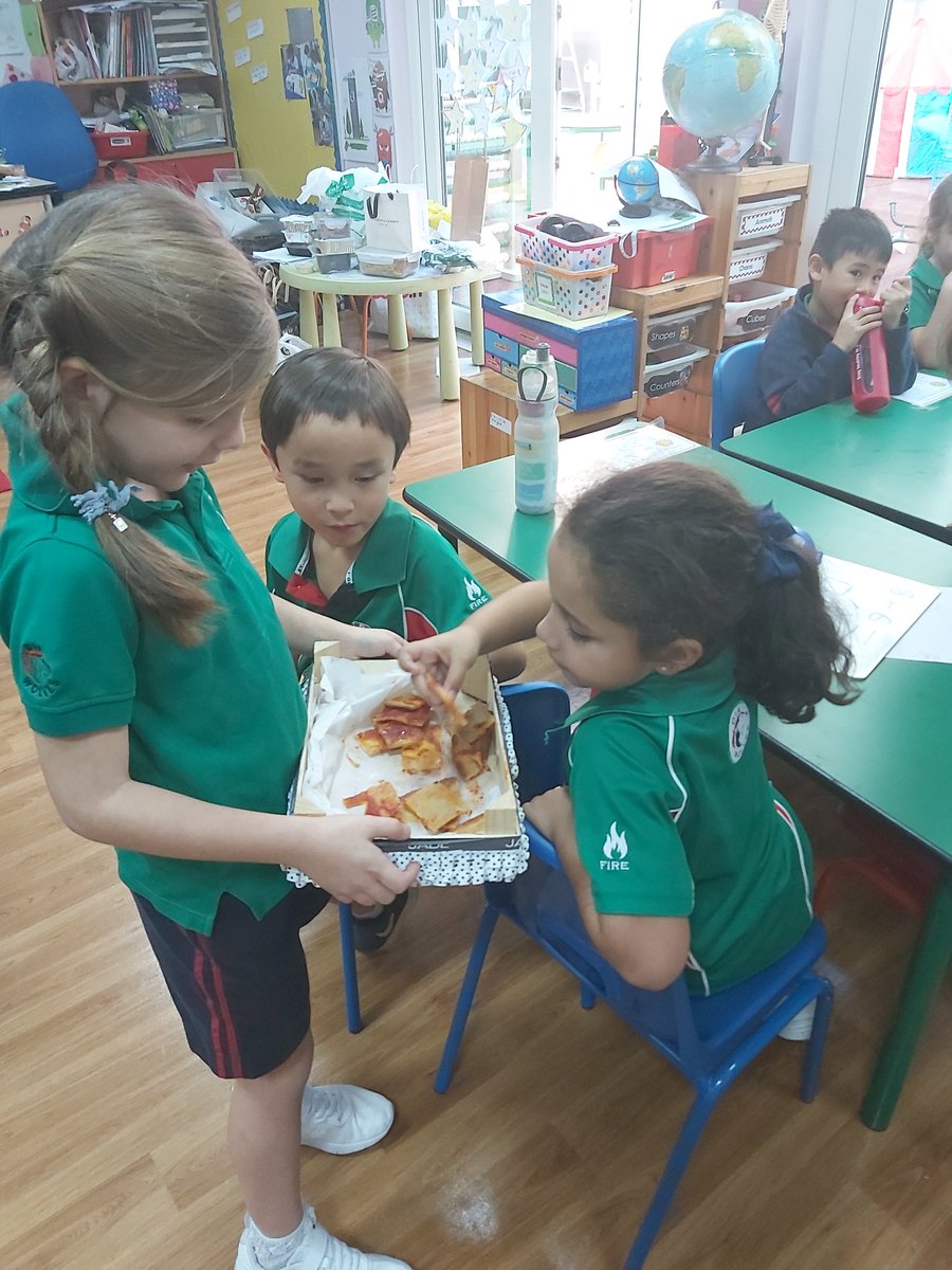 Year 1 have been celebrating #Internationalism today as part of our Who We Are Unit. We celebrated food from different countries and were Open-Minded trying lots of new things. What a wonderful end to the week. 1F in Action #DIAYear1 #DIADubai #DIACommunity