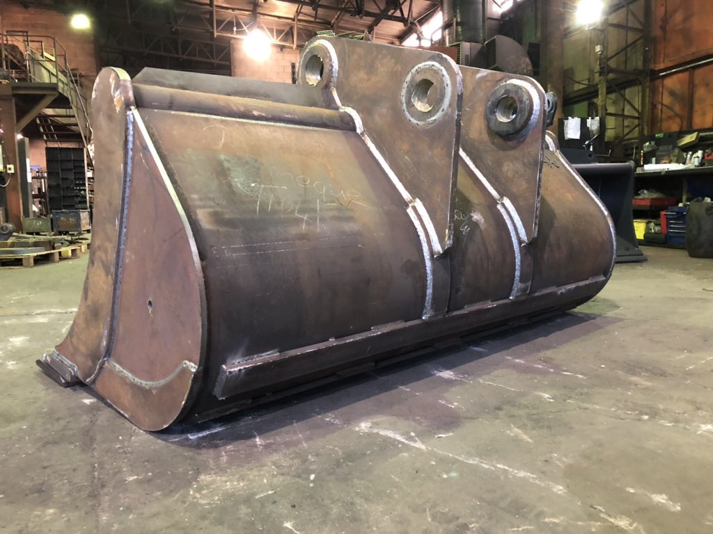 Abiljo_buckets's tweet photo. A few #gradingbuckets just being finished ready for delivery. A couple of #tilting ones for 7 and 20ton #excavators and a #heavyduty 45 ton size one #builtinbritain #builttolast https://t.co/zJ84ExOKS2