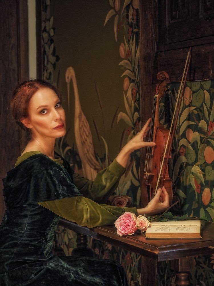 Faeriemagazine's tweet photo. We are back at work here at your favorite magazine and can’t wait to share our spring Pre-#Raphaelite issue with you! You can subscribe starting with the #spring issue here: https://t.co/D19DflG7kY
✨
https://t.co/Kfl34QMvBn https://t.co/TimHLodhhm