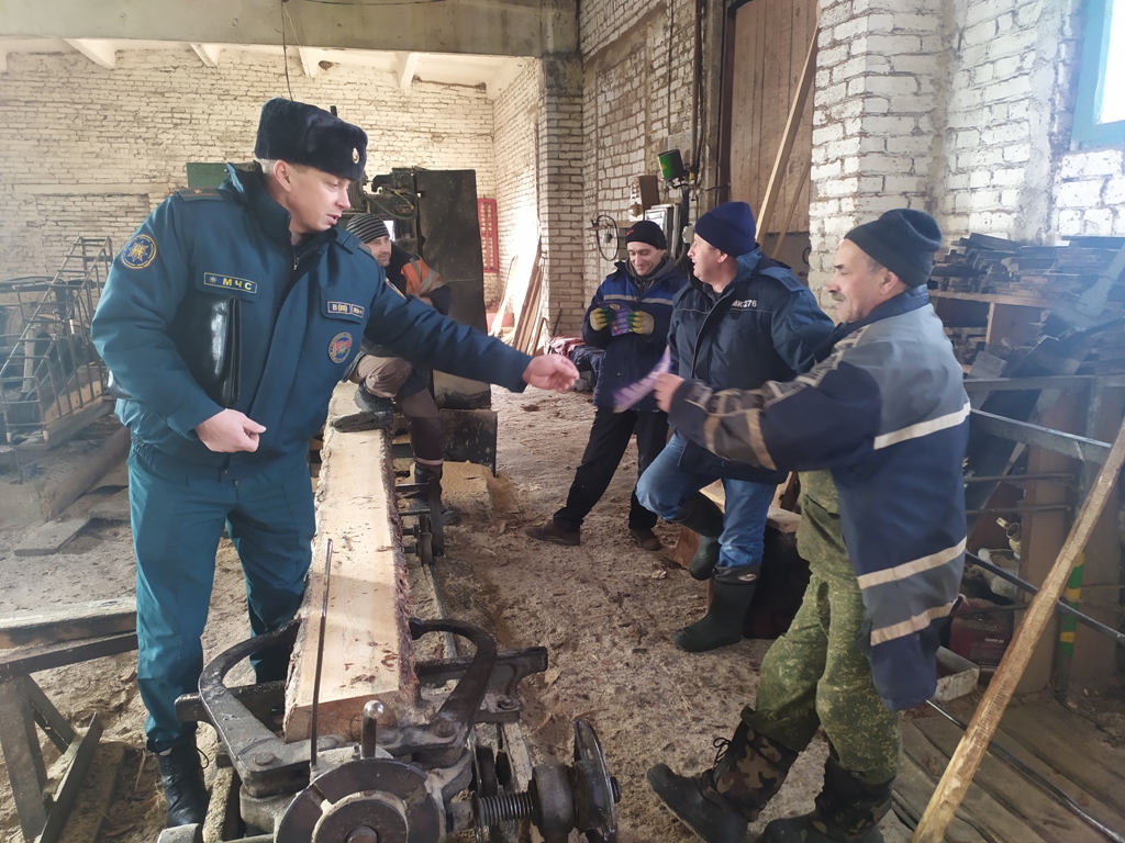 HotimskBY's tweet photo. Беседа о безопасности состоялась в  трудовом коллективом КУП «Хотимская ПМК-276» https://t.co/3LdqZeHNtd