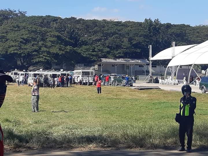 ElizaManzanas's tweet image. Mga kapatid na nagmula sa lalawigan ng Batangas, hangad po namin ang iyong kaligtasan sa inyong kasalukuyang himpilan.

God bless us all.

#BatangasEvacuees
#DIHS
#evacuationCenter