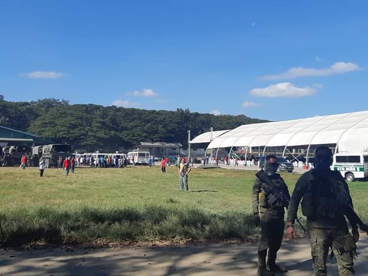 ElizaManzanas's tweet image. Mga kapatid na nagmula sa lalawigan ng Batangas, hangad po namin ang iyong kaligtasan sa inyong kasalukuyang himpilan.

God bless us all.

#BatangasEvacuees
#DIHS
#evacuationCenter