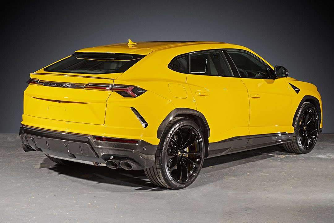 CARismaPHOTO's tweet photo. A real eye catching colour on this #lamborghini #lamborghiniurus and was great lighting it in our studio! Angular design to compliment the car shape #carismaphoto #carart #carphotography #carporn #supercars #supercarsoflondon #classiccars https://t.co/JF7UMBNxxd