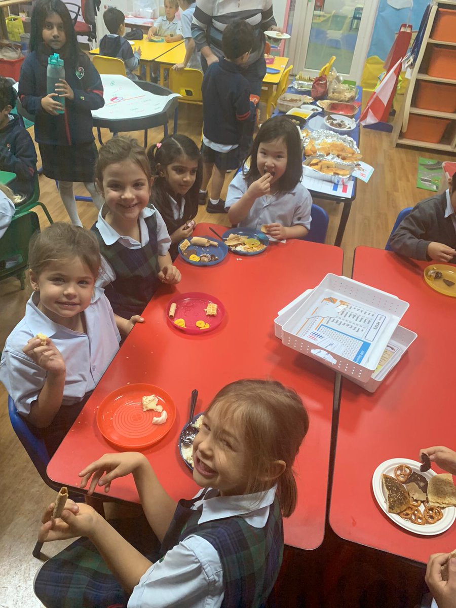 Year 1 have been celebrating #Internationalism today as part of our Who We Are Unit. We celebrated food from different countries and were Open-Minded trying lots of new things. What a wonderful end to the week. 1B in Action #DIAYear1 #DIADubai #DIACommunity