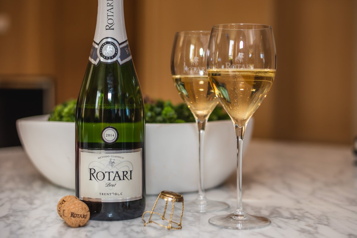 SGWineSpirits's tweet photo. Add a touch of sparkle to your day with @RotariUSA Brut! ✨#LetsRotari #SipResponsibly #cheers #sgws https://t.co/NUauZkynJX