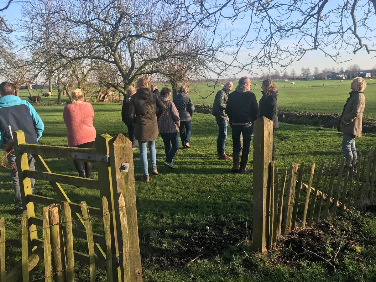 De_Binding's tweet photo. En dan nu het landschap in kaart brengen. Wat zijn de mogelijkheden? Wat wil ik waar? #EetbaarLandschap #permacultuur #DGKLab #FransjandeWaard https://t.co/k4Iiy9dfWL