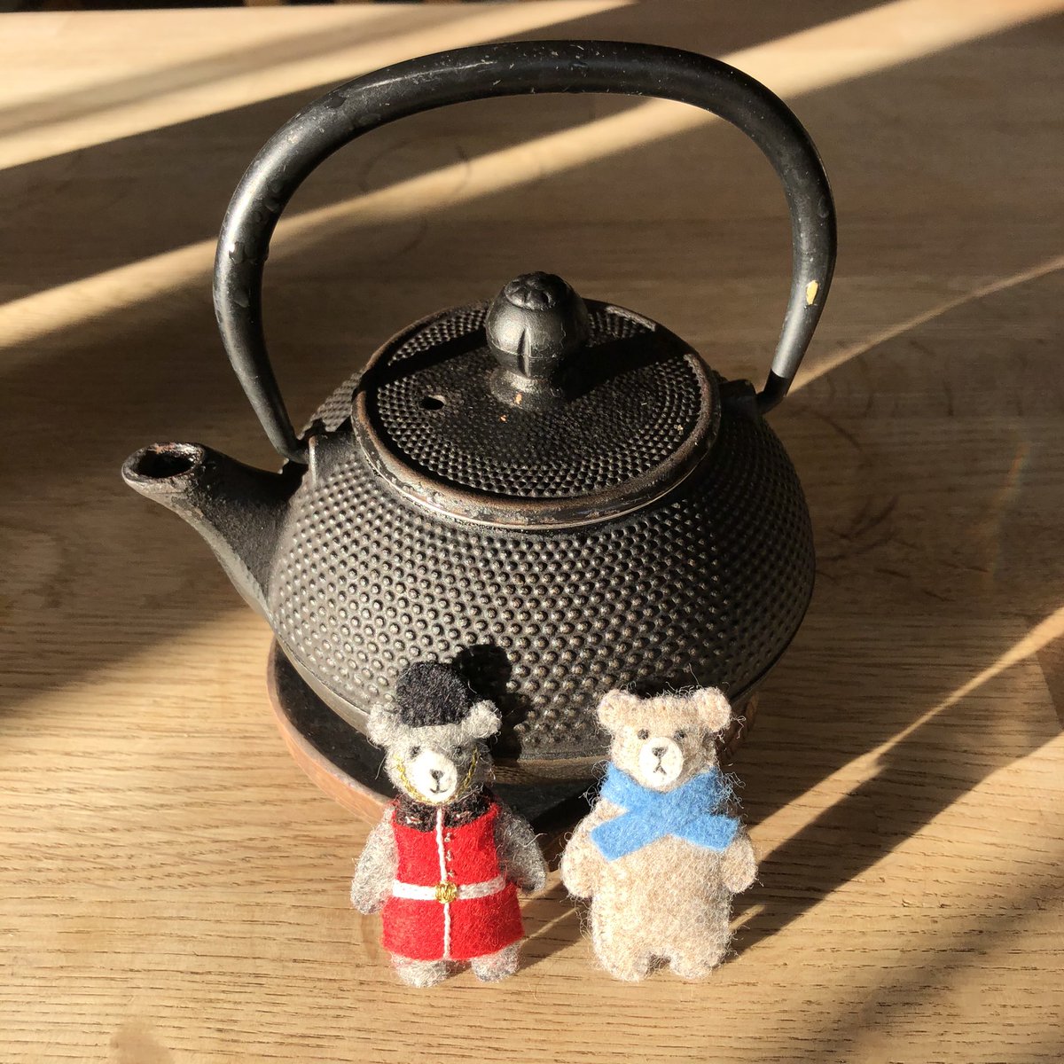 HeartFeltJudy's tweet photo. Bill &amp; Burt the #pocketbears have had a fun morning 😊 Meeting new friends @NorthamptonLAH 
A quick walk around #abingtonpark Lovely #cupoftea #ticktockcoffeeshop 😊🐻💖 Thanks to @NicoleNavigates for the #coffeeshop recommendation. #lovenorthamoton #navigatingnorthants https://t.co/71hBcSgDpo
