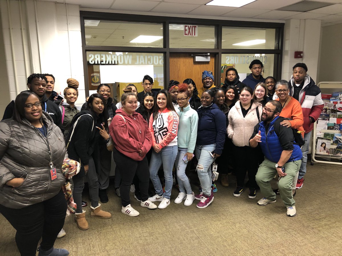 JackieCissell's tweet photo. After hearing Howe was closing, there were tears from our kids, today, they,re headed to Ball State! We’re doing school!! 💪🏽🐝🐝💯⁦@Sherry_Ann_⁩ ⁦@NobleEduInit⁩ ⁦@CSUSAhq⁩ ⁦@K12Leader⁩ https://t.co/qlH8CSMpSs