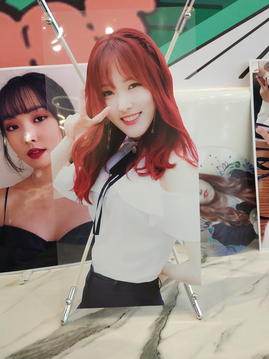 GurinXp's tweet photo. Gfriend's 5 year anniversary cupsleeve event @ Juce Cubi Mall of Asia๐๐
@PH_Buddies
#5YearsWithGFRIEND
#5YearsWithGlassBead https://t.co/0qBE9zw8Ry
