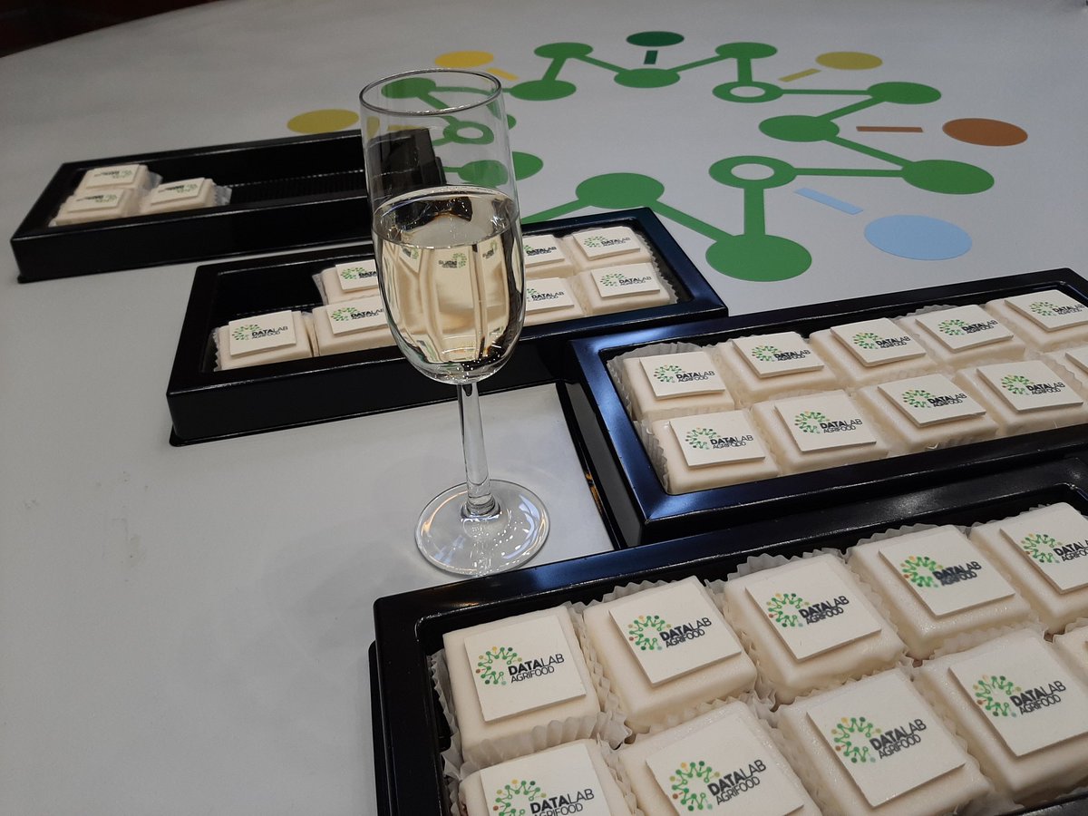 Het #Datalab #Agrifood is geopend!
<a href="/AvansHogeschool/">Avans Hogeschool</a> @HAShogeschool <a href="/jadsmkbdatalab/">JADS MKB Datalab</a> <a href="/KW1C/">KW1C</a>