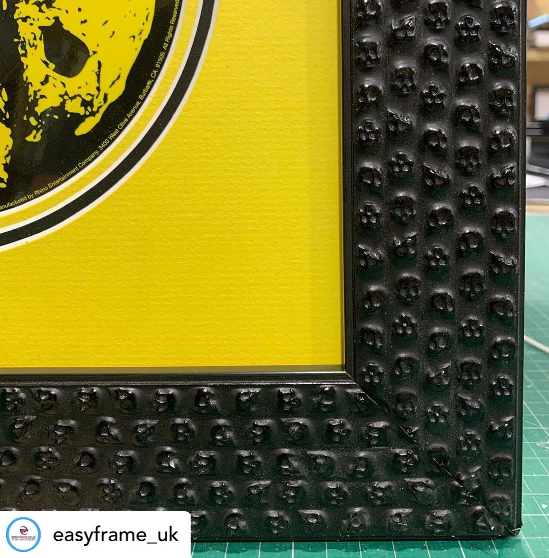 MrsJoZanna's tweet image. Skull frame. over the moon. Pop in for all your framing requirements or visit easyframe.co.uk. 
#skullframe
#pictureframes
#custommadeframes
#localframer 
#bedford
#skulls
#vinyl
#recordframing
#framing
#mounted
#artglass #skull #rock #rockmusic #metal #heavymetal