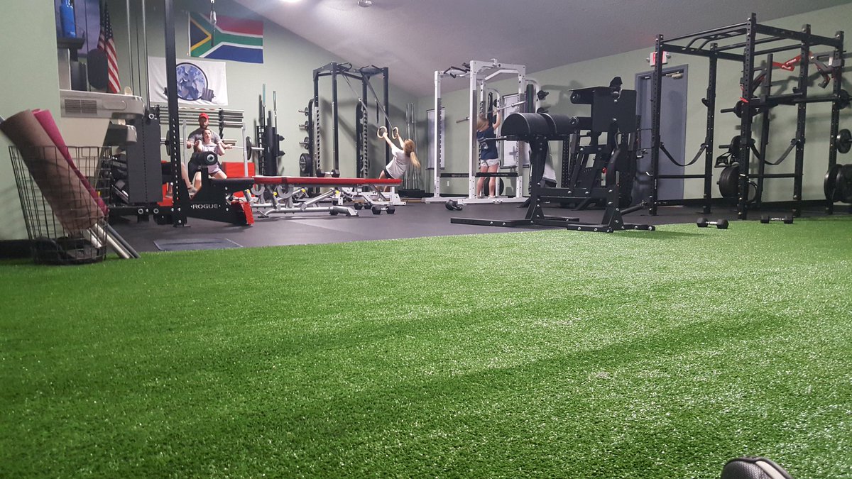 MMiller22IA's tweet photo. No off season for these soccer players. Putting in the work under the watchful eye of Coach Johan. #Athletes #Soccer #Strength #TrainAtlasStrong https://t.co/m7SacBuxFZ