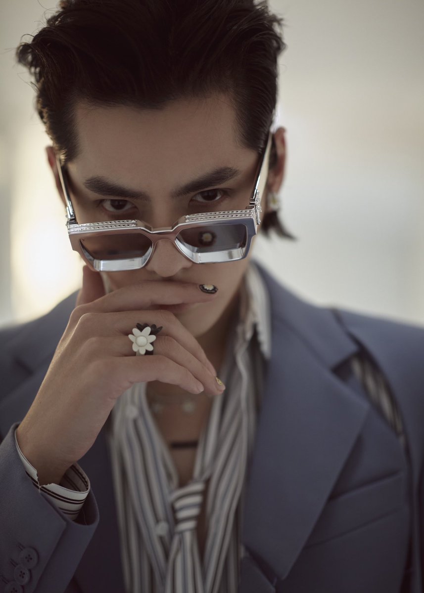 KrisKingdom1106's tweet photo. 20200116 @KrisWu studio weibo update: (1/3) 

#KrisWu the ambassador of @LouisVuitton wears lv 2020FW men wear attending #LVMenFW20  

#WuYiFan #吴亦凡 https://t.co/tW016dKk2X