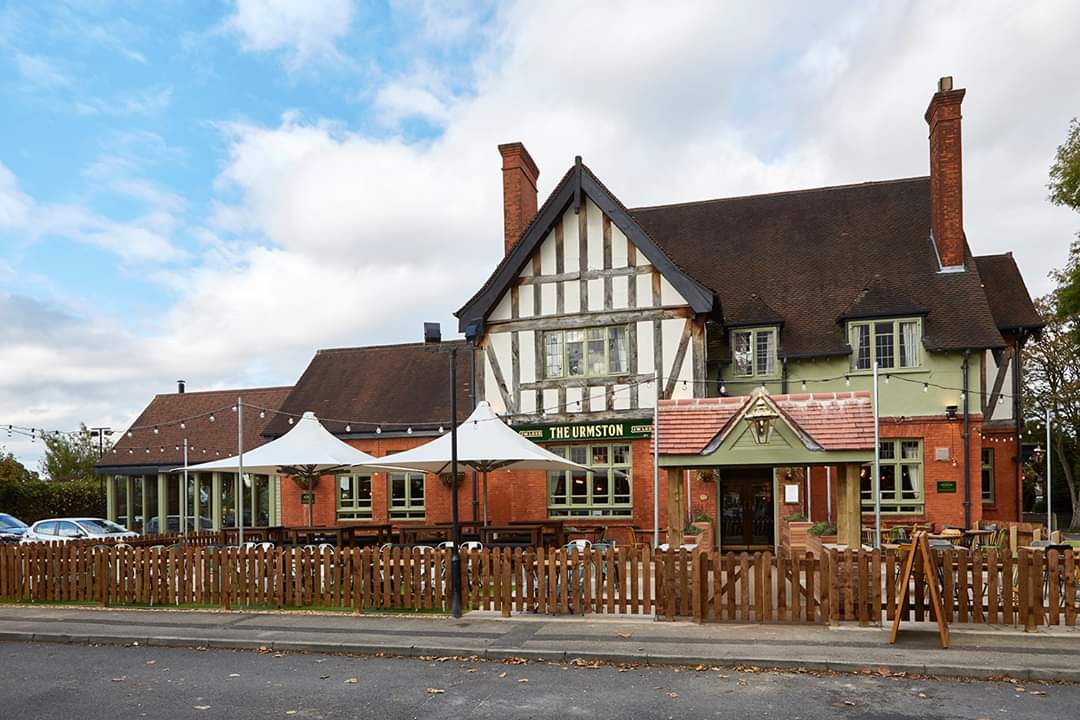 HotSpotQuiz's tweet photo. If you haven't already please join "The Urmston Hot Spot Quiz Night" group on Facebook then join us every week here for our fast, fun, free #SmartphoneQuiz 👉📲
#PubQuiz #UrmstonQuiz #QuizNight #SpeedQuiz 
#WinPlentyIn2020 
https://t.co/zvxECaolTX https://t.co/1XULobhakM