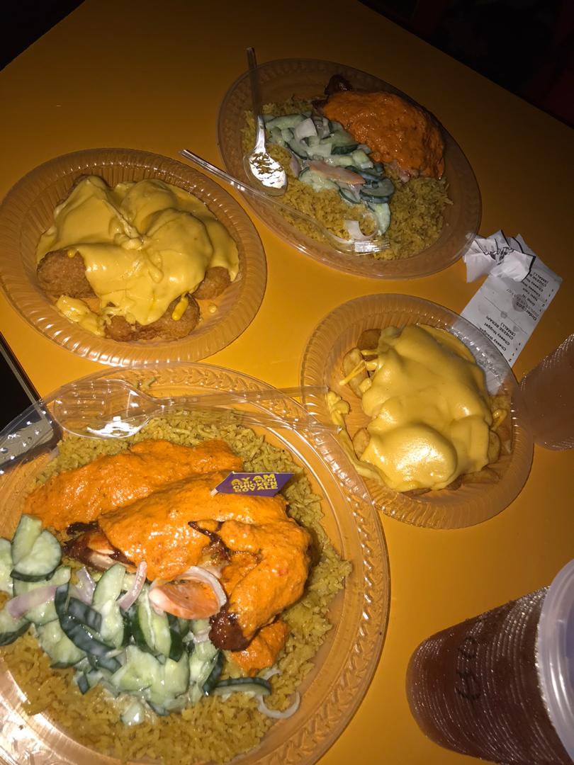 fajruladha10's tweet photo. Repeat lagi. Sos peri-peri memang terbaik๐๐ป๐ @Chicken_Royale #nasiTeja https://t.co/H9YP3MQLLU