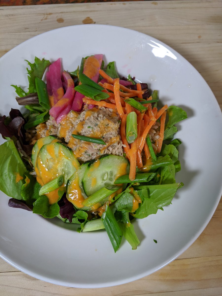 BonAppAlbion's tweet photo. Today's In-Balance item is a "Dilly Tuna" bowl or wrap! This healthy option includes a dijon tuna salad, pickled veggies, mixed greens, vegan sriracha aioli, dill, green onion, and avocado! Come get yours at Baldwin from 11am-2pm! https://t.co/qYs8PACOo4