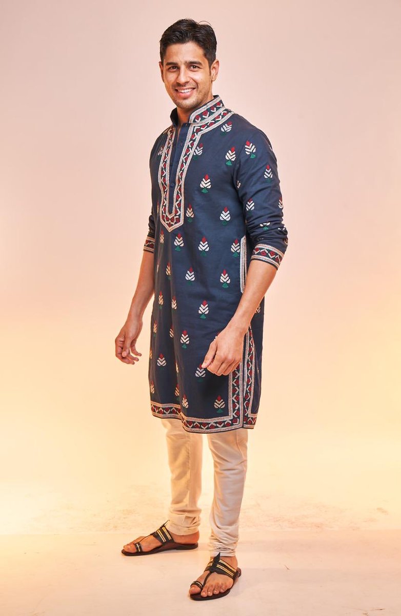 vidisha_16's tweet photo. JANAMDIN MUBARAK SIDHARTH https://t.co/o6kvThZ2VG
