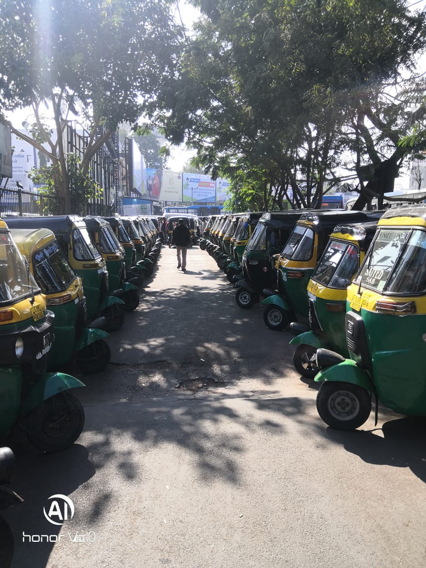 AnamPremParivar's tweet photo. @AnamPremParivar program for rickshaw driver friends in gujrat https://t.co/2yDifnELtr