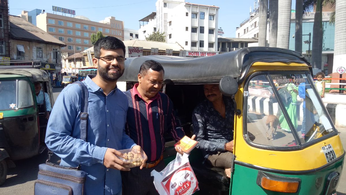 AnamPremParivar's tweet photo. @AnamPremParivar program for rickshaw driver friends in gujrat https://t.co/2yDifnELtr
